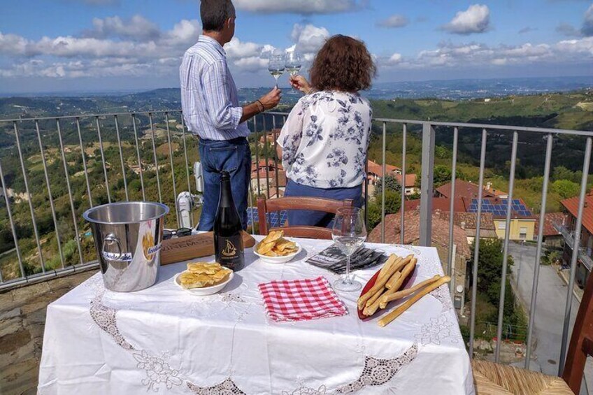 Panoramic Sightseeing Tour with Aperitif