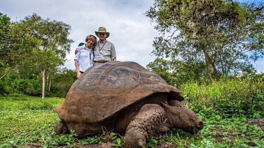 YACHT LA PINTA DARWIN’S LEGACY