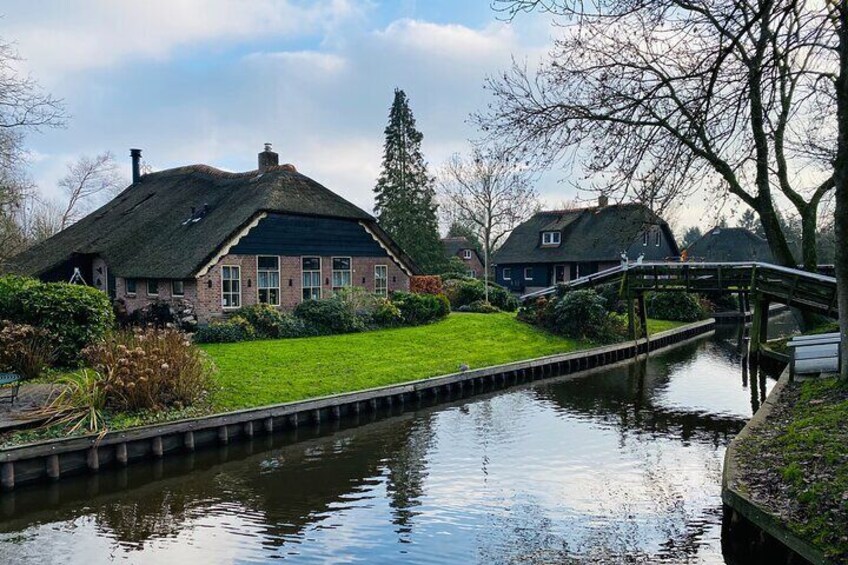 Day Trip to Giethoorn and Zaanse Schans Incl. Boat Cruise Max.7P