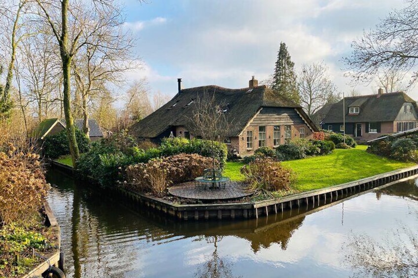 Day Trip to Giethoorn and Zaanse Schans Incl. Boat Cruise Max.7P