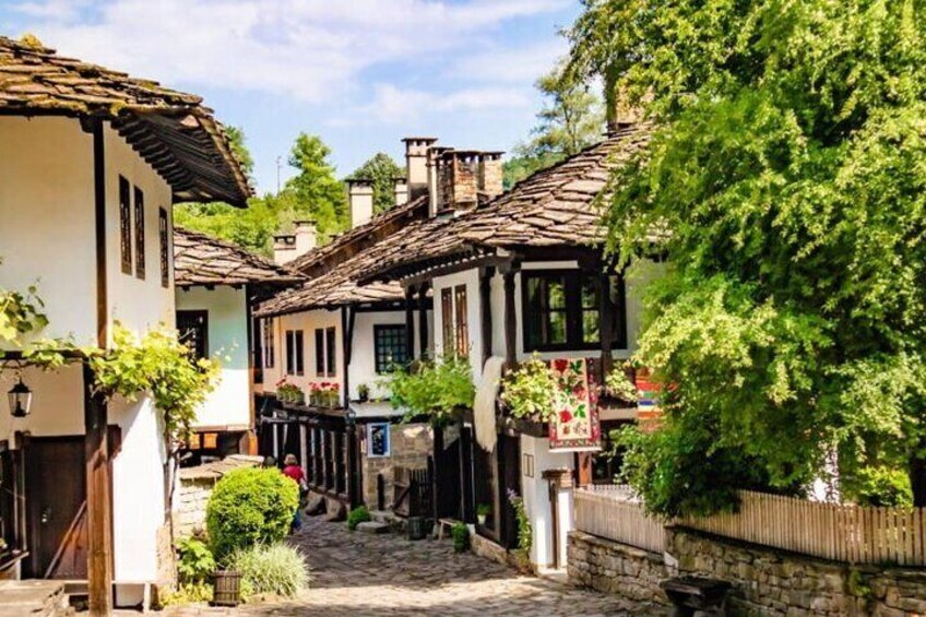 Day Trip to Bulgaria and Veliko Tarnovo from Bucharest