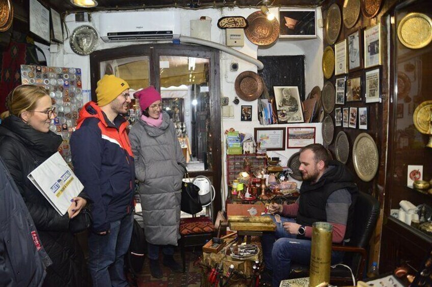 4-Hour Sightseeing Walking Tour with Food Tastings and Craft Experience
