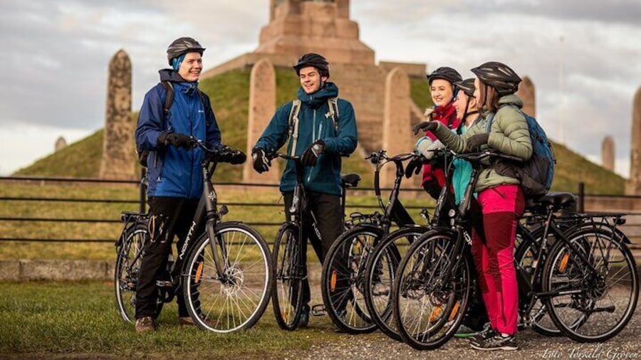 Guided EL-Bike tour in the city of Haugesund and Coastal path