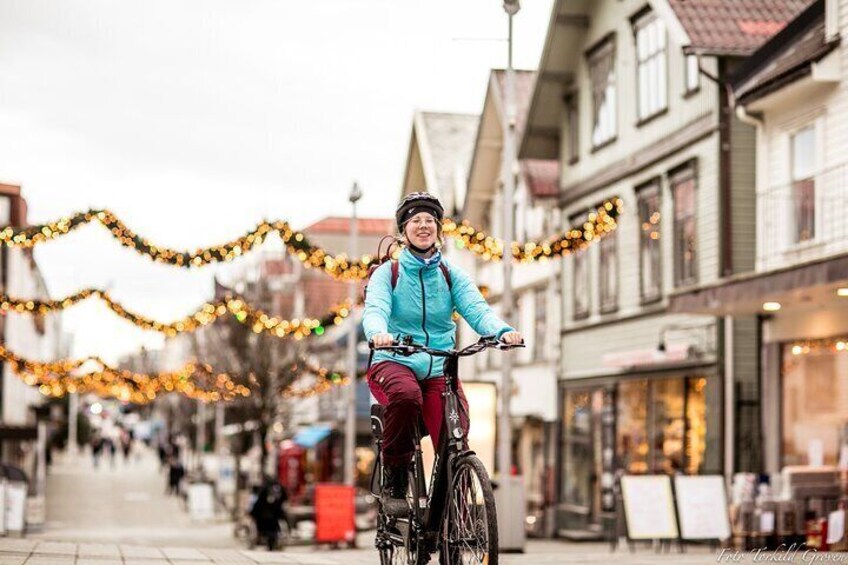 Guided EL-Bike tour in the city of Haugesund and Coastal path