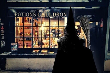York Witches and History Walking Tour with Cauldron Experience