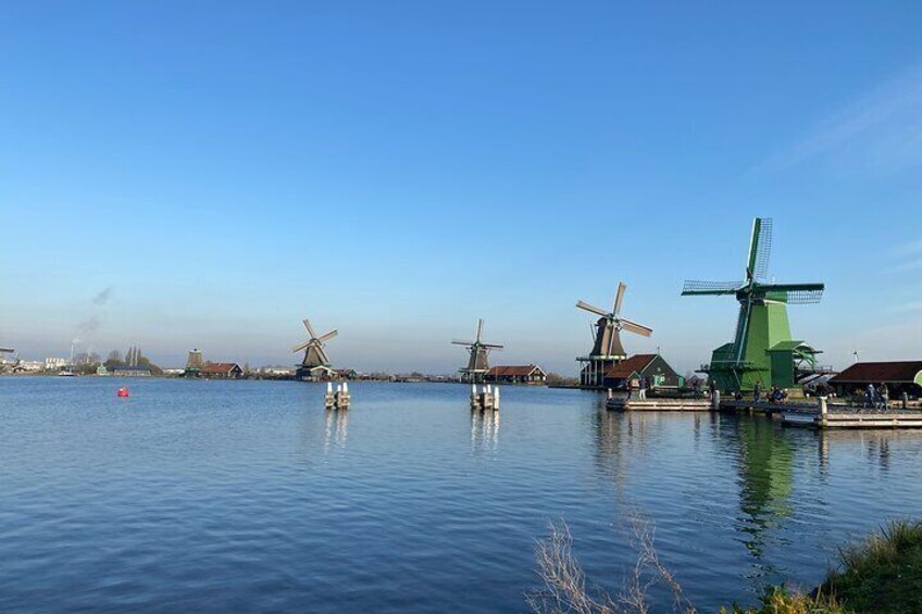 Day Tour Giethoorn, Afsluitdijk and Zaanse Schans with Boat Cruise