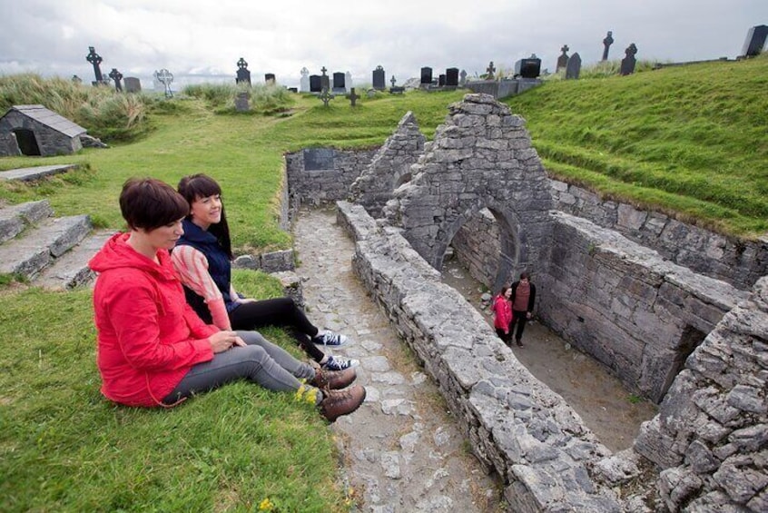 Private cultural tour of Inisheer, Aran Islands with lunch, horse and trap tour