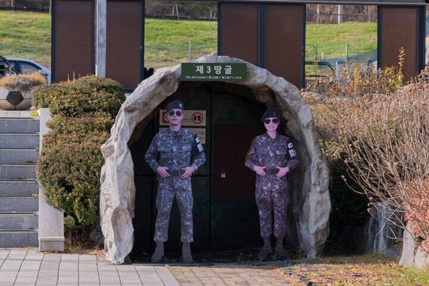 Private Tour to DMZ (War Memorial Hall, Premium Outlet, Suspension Bridge)