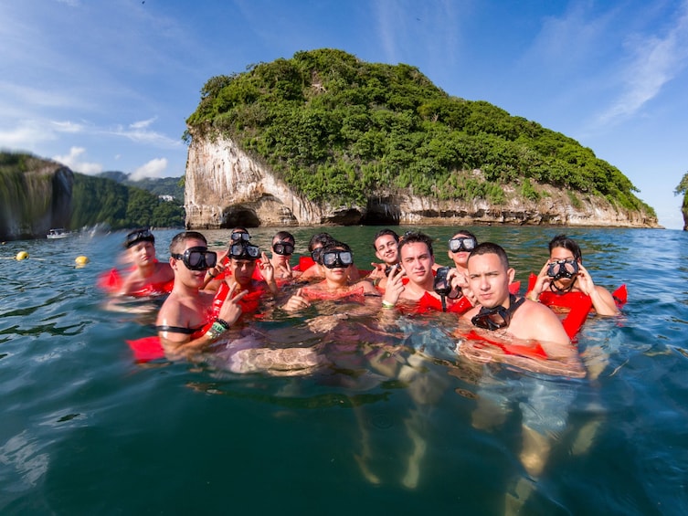 Full Day Snorkeling and Beach Club Tour With Buffet Lunch and Open Bar