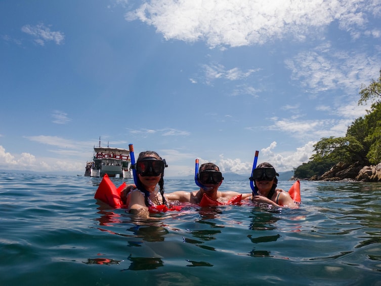 Full Day Snorkeling and Beach Club Tour With Buffet Lunch and Open Bar