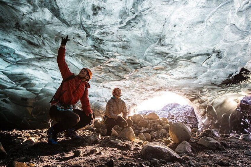 6-Hour Private Guided 20 Shot Photo Ice Cave Climbing in Iceland