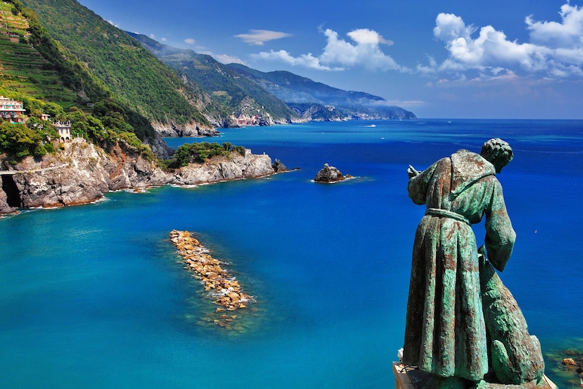 Cinque Terre Walking Tour with Food and Wine Tastings