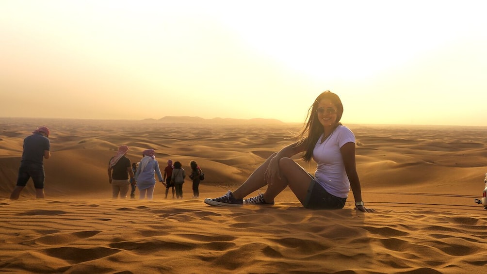 Abu Dhabi: Desert Safari with BBQ, Camel Ride & Sandboarding