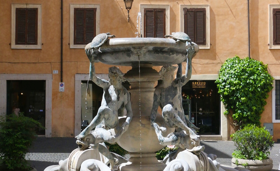 Combo: Hop-On Hop-Off and Guided Walking Tour of the Jewish Ghetto of Rome