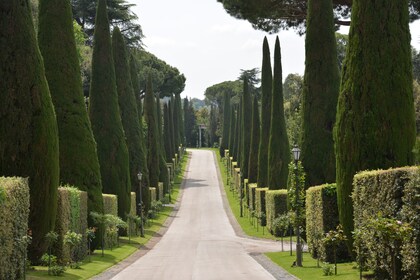 Castel Gandolfo Gardens: Pope's Summer Residence and Lunch
