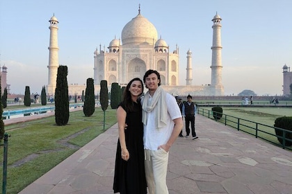 Private Taj Mahal Day Trip From New Delhi with 5-Star Lunch