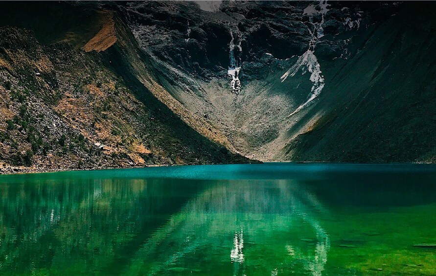 Close view of the Humantay Lake

