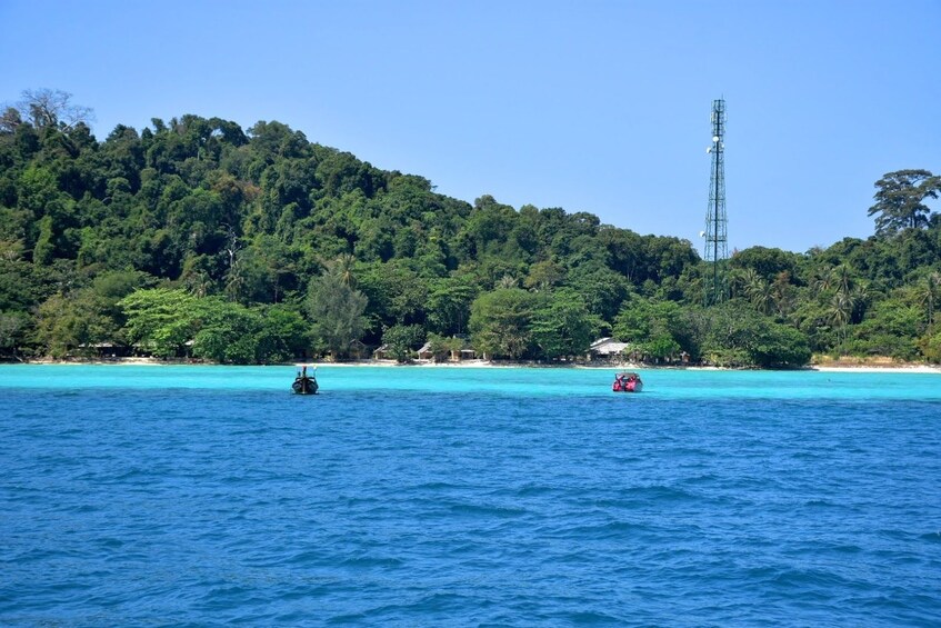 4 Island Snorkel Tour to Emerald Cave by Speed Boat