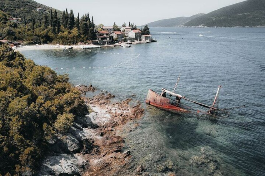 Full Boka Bay Tour with visit to Blue Cave