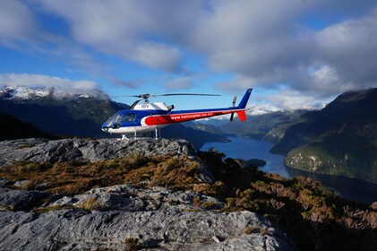 เที่ยวบินข้าม Milford Sound พร้อมลงจอดบนภูเขา 2 ครั้ง