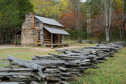 ทัวร์ขับรถ Cades Cove: ท่องเที่ยวด้วยตนเอง