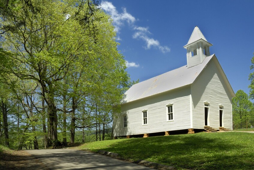 Cades Cove Sightseeing Self-Guided Driving Audio Tour