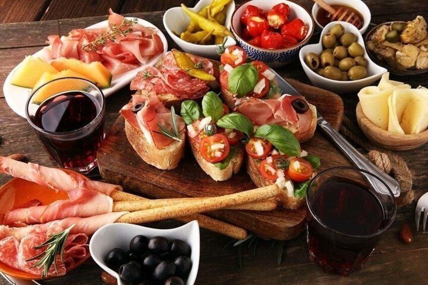 We provide only local, traditional, fresh and high quality gastronomic products 