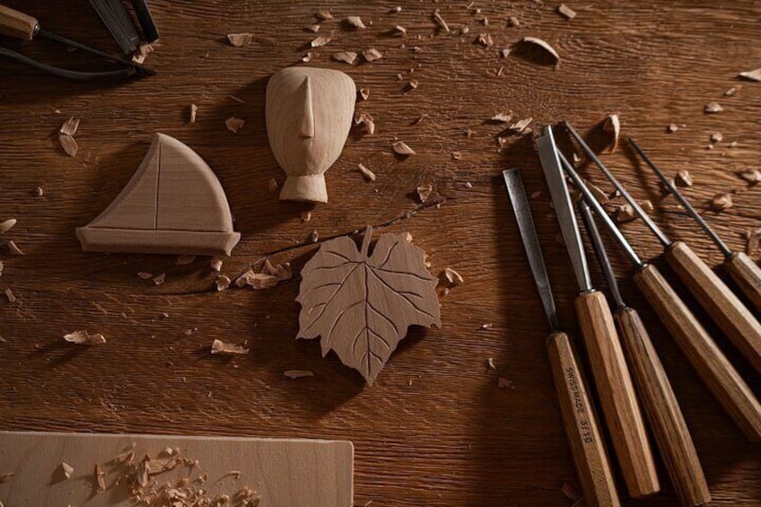 Wood carving workshop in Santorini no1