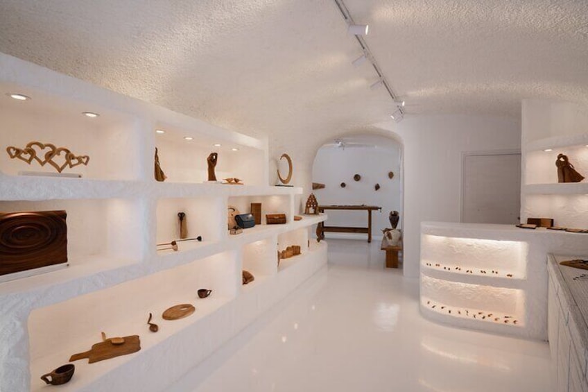 Wood carving workshop in Santorini no1