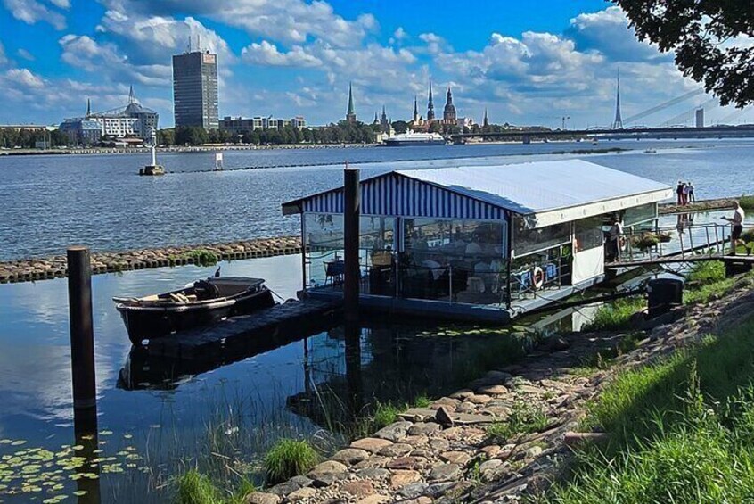 Private Boat Tour experience in Riga (City Canal and Daugava)