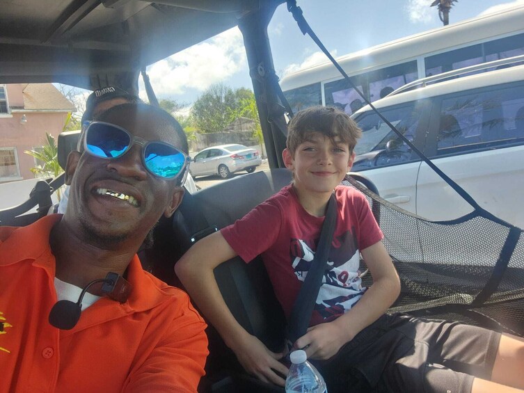 Narrated Island Jeep Tour of Nassau with full bahamian lunch