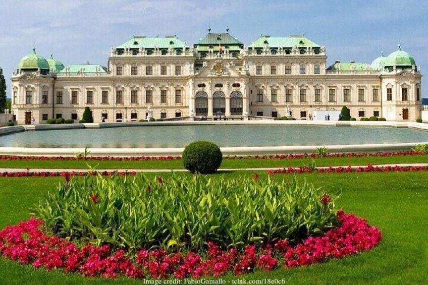 Private Tour of the Belvedere Palace, Gardens, and Christmas Market