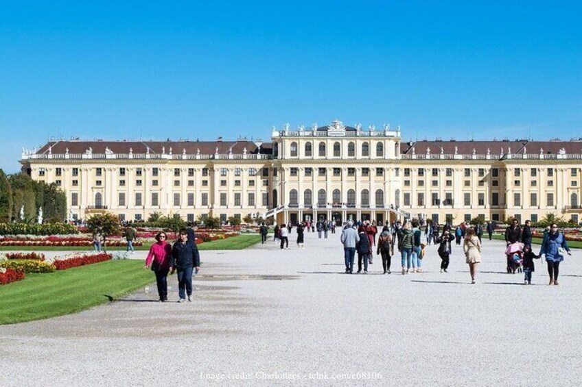 Explore Schönbrunn Palace & Gardens: Private 2.5-hour Guided Tour