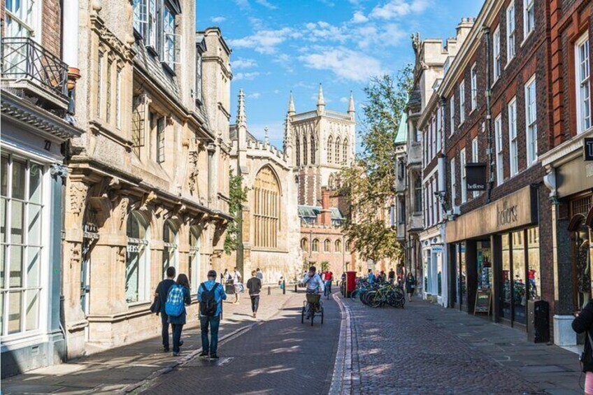 Cambridge Highlights: Famous Alumni Exploration Game