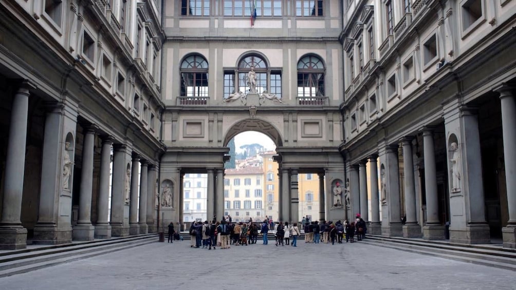 正在顯示第 2 張相片,共 3 張。 Reserved Entance Tickets for Uffizi Gallery.