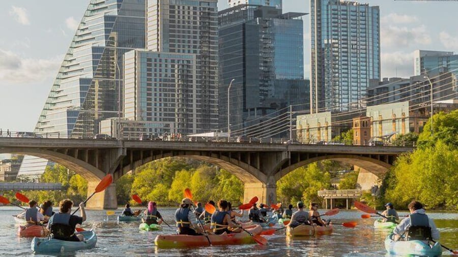 Guided Sunset Bat Kayak Tour in Austin