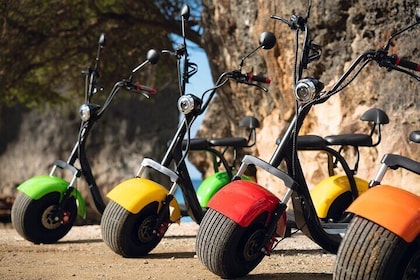 Eco-vriendelijke elektrische scootertochten in Curaçao
