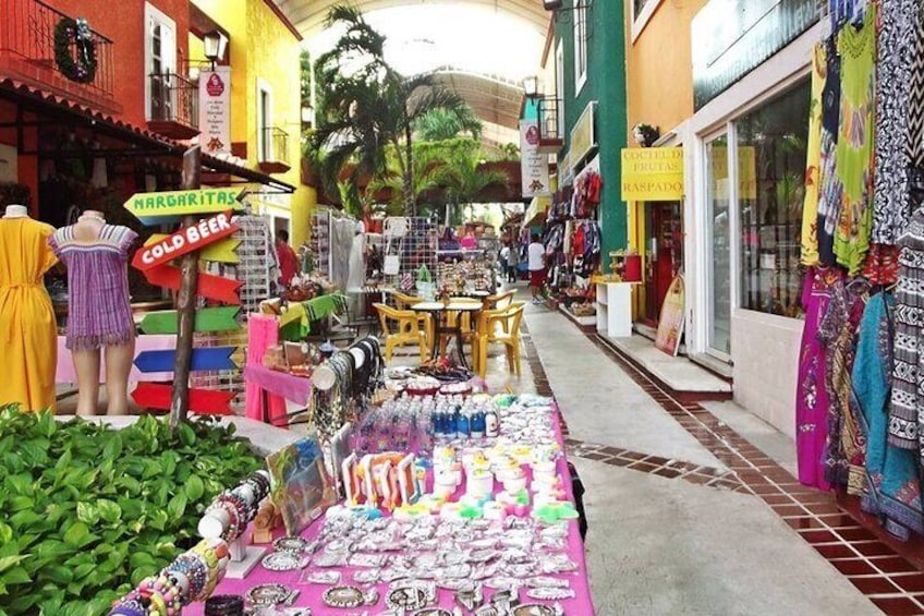 An incredible shopping guided tour around Cancun