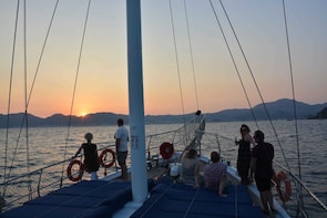 Sunset Gulet Cruise Dinner and Shopping from Marmaris