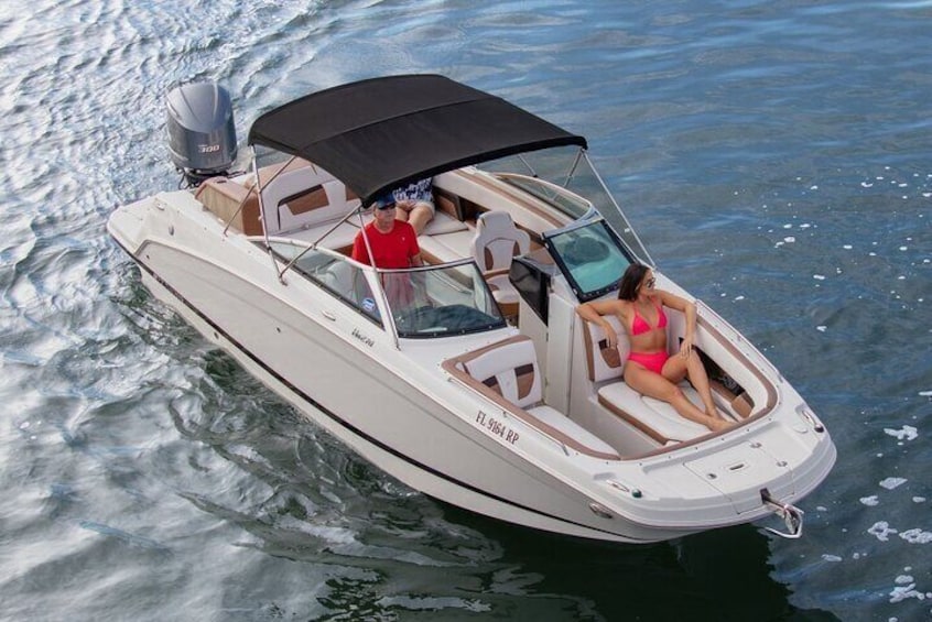 Enjoy the premium Four Winns deck boat!