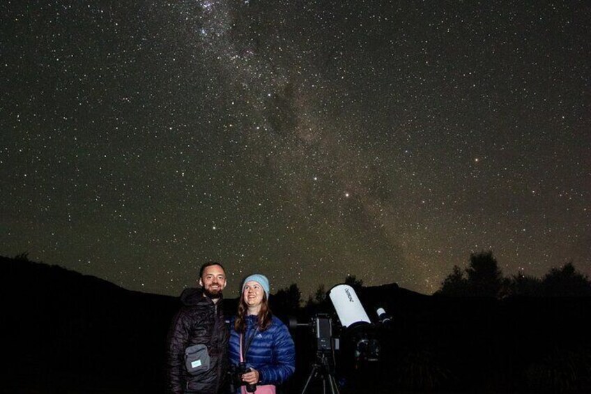 Binoculars in hand, our guests join the cosmic exploration next to our telescope. Captivated by the night sky's wonders, every gaze unveils a new constellation.