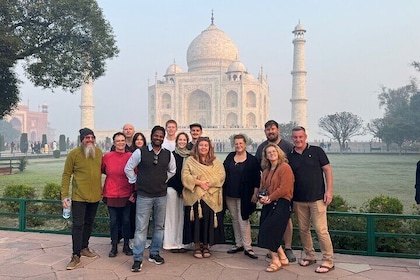 Taj Mahal Skip the Line Private Tour