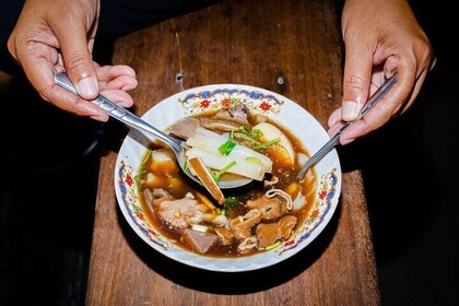 Baba smaker Phuket Food Tour med 15+ smaksprøver