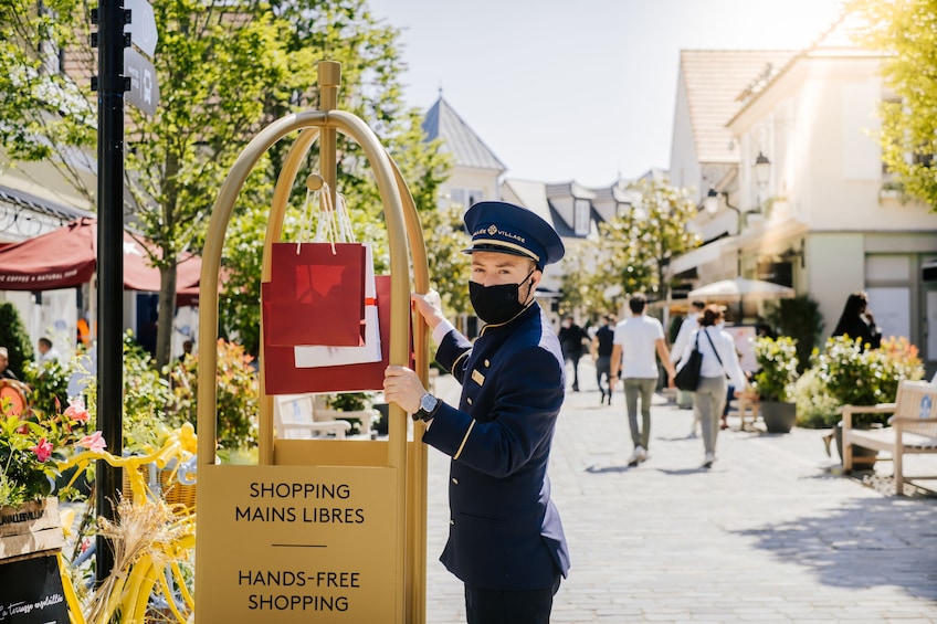 La Vallée Village Shopping With Transfer Return From Paris