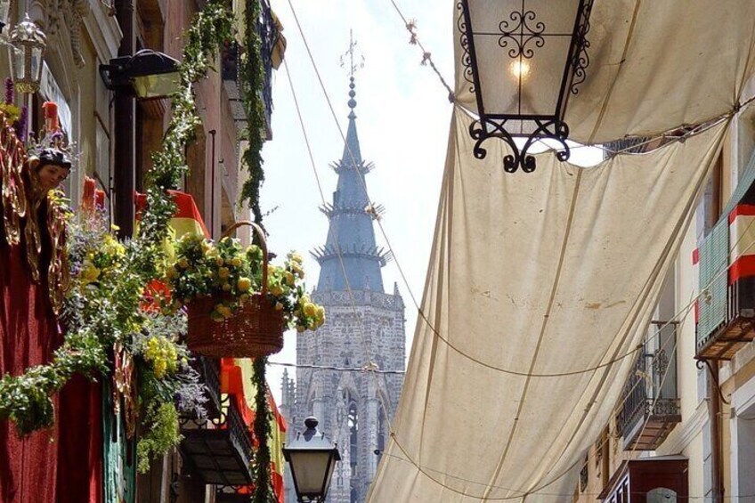 Visit in Toledo with Official Guide and tickets included to monuments