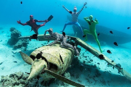 Snorkling på en undervattensskoter - Lagoon Discovery: Wrecks + Coral Garde...