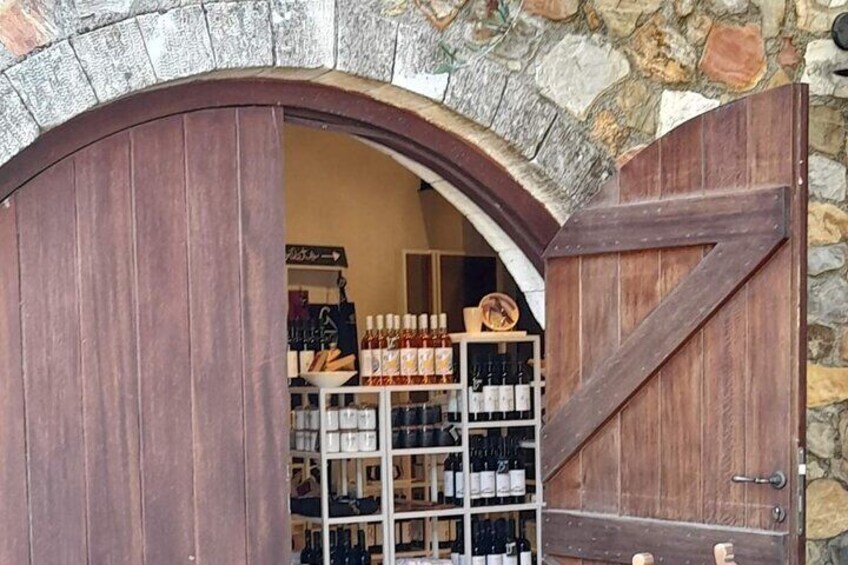Private Manousakis Winery and Vineyard Tour in Crete