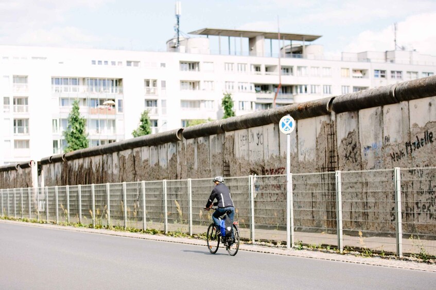 Picture 4 for Activity Berlin Highlights: 3-Hour Bike Tour