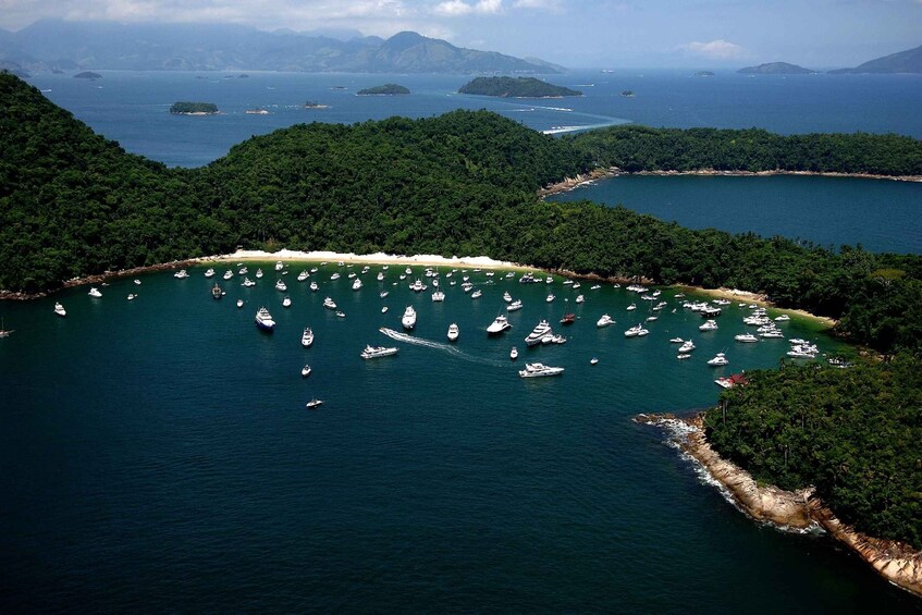 Picture 2 for Activity From Angra dos Reis: Botinas & Dentista Beach Speedboat Tour