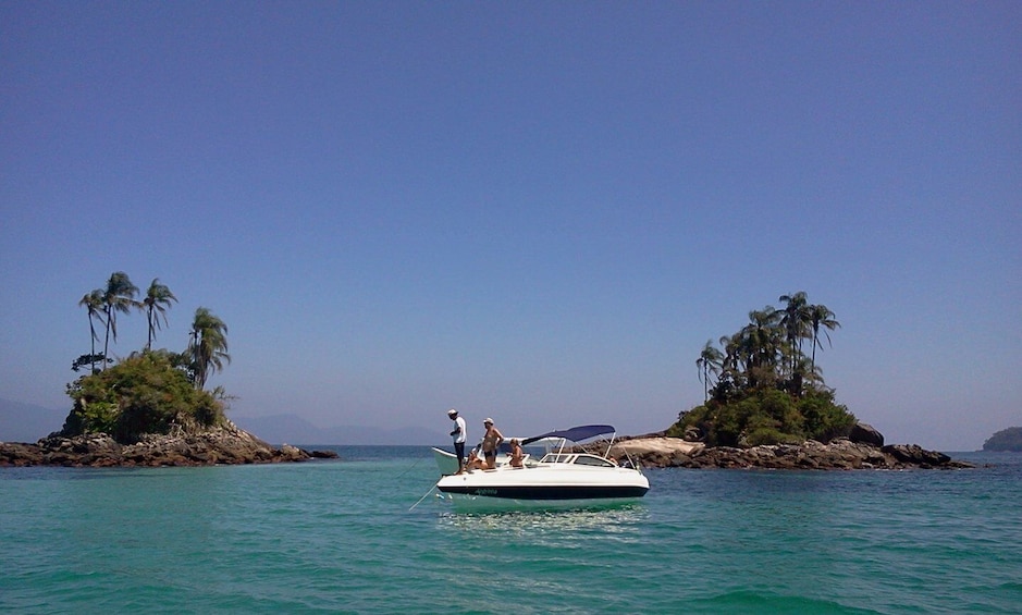 Picture 1 for Activity From Angra dos Reis: Botinas & Dentista Beach Speedboat Tour